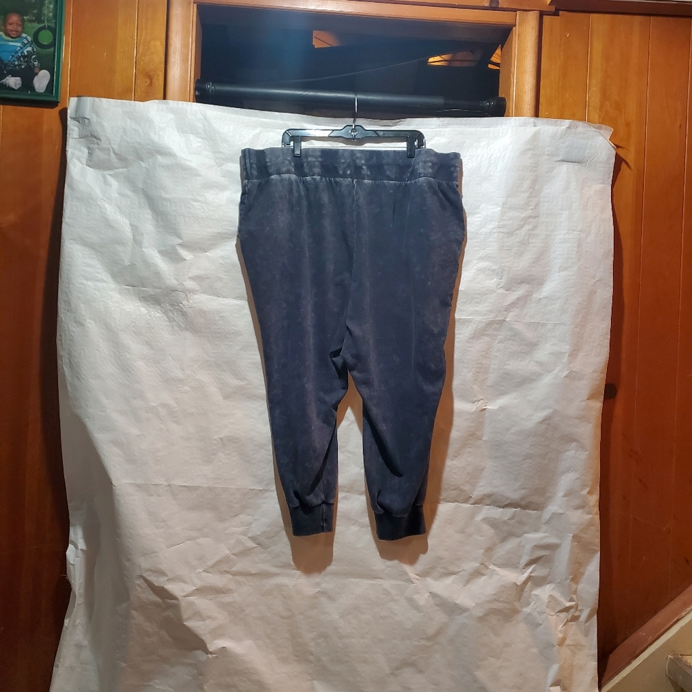 Jogging suit - Picture 2 of 5